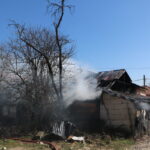 ev ve yanindaki mobilya atolyesi yandi 607c62d8d07f