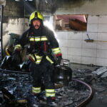 ev ve yanindaki mobilya atolyesi yandi 7289094711ae