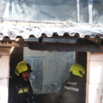 ev ve yanindaki mobilya atolyesi yandi ebc2f59ca08b