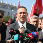 'İrtikap' soruşturmasında gözaltına alınan Tanju Özcan adliyeye sevk edildi (2) 2 irtikap sorusturmasinda gozaltina alinan tanju ozcan adliyeye sevk edildi 2 26ab2e6255b5