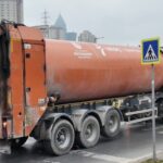 istanbul atasehirde ibbye ait atik transfer kamyonunun carptigi skuter surucusu agir yaralandi ee0202e6e341