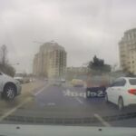 istanbul atasehirde otomobilin carptigi aydinlatma diregi yola devrildi kaza kamerada 0e2e53f9db74