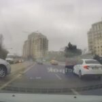 istanbul atasehirde otomobilin carptigi aydinlatma diregi yola devrildi kaza kamerada 2ce2f2ed845b