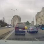 istanbul atasehirde otomobilin carptigi aydinlatma diregi yola devrildi kaza kamerada e10457dabe40