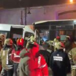 İstanbul - Beşiktaş'ta İETT otobüsü servis minibüsü ile çarpıştı; trafik akışı durdu - 1 1 istanbul besiktasta iett otobusu servis minibusu ile carpisti trafik akisi durdu 1 743154e9ab53