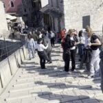 İstanbul - Bosna Hersek'te kültürleri birleştiren Mostar Köprüsü'ne turistlerden yoğun ilgi 10 istanbul bosna hersekte kulturleri birlestiren mostar koprusune turistlerden yogun ilgi b54fe905766d