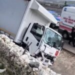 istanbul catalcada kamyonun refuje carptigi kaza kamerada fd69e5872eec