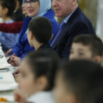 istanbul cumhurbaskani erdogan devlet himayesindeki cocuklarla iftarda bulustu b2627bc7ee83