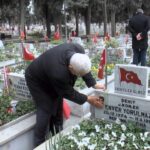 İstanbul - Edirnekapı Şehitliği'nde hüzünlü bayram arifesi 5 istanbul edirnekapi sehitliginde huzunlu bayram arifesi f2e7fd9cc9b9