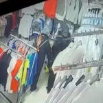 istanbul esenyurtta bayramlik cikolata ve kiyafet calan supheliler kamerada 320e6b80f3a1