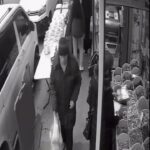 istanbul esenyurtta bayramlik cikolata ve kiyafet calan supheliler kamerada 8e6205f731be