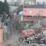 istanbul eyupsultanda gecekondunun catisi alev alev yandi 117855fa1c15