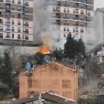 istanbul eyupsultanda gecekondunun catisi alev alev yandi a1648fa32e8f