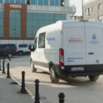 istanbul kagithanede yokustan kayan kamyonu durdurmak istedi 5 metreden duserek oldu o anlar kamerada ek goruntuyle 438db0c16876