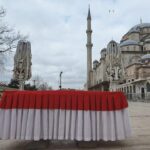 İstanbul - Prof.Dr. İlber Ortaylı'nın son yolculuğuna uğurlanacağı Fatih Camii'nde hazırlıklar sürüyor 4 istanbul profdr ilber ortaylinin son yolculuguna ugurlanacagi fatih camiinde hazirliklar suruyor f0e6633728d9