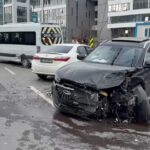 istanbul sariyerde viraji alamayan 18 yasindaki surucu karsi yone uctu 4 kisinin yaralandigi kaza kamerada 7c4a4966df76