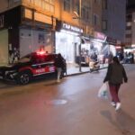 istanbul sislide silahli kavgada pide kuyrugunda bekleyen kadin agir yaralandi 874988786520