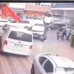 istanbul sultangazide hafif ticari aracin cocuga carptigi anlar kamerada 2115fccac0cd