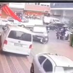 istanbul sultangazide hafif ticari aracin cocuga carptigi anlar kamerada ca3f97a673ee