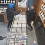 İstanbul- Sultangazi'de kuyumcuya soygun girişiminin yeni görüntüleri ortaya çıktı 2 istanbul sultangazide kuyumcuya soygun girisiminin yeni goruntuleri ortaya cikti 0fbd4574e506