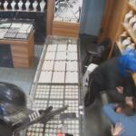 İstanbul- Sultangazi'de kuyumcuya soygun girişiminin yeni görüntüleri ortaya çıktı 3 istanbul sultangazide kuyumcuya soygun girisiminin yeni goruntuleri ortaya cikti 74030ffbb393