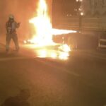 istanbul tuzlada park halindeki tir alev alev yandi ffec75ab5df0