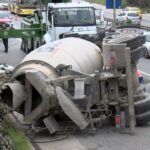 İstanbul - Üsküdar’da lastiği patlayan beton mikseri devrildi; sürücüsü yaralandı 1 istanbul uskudarda lastigi patlayan beton mikseri devrildi surucusu yaralandi c0782f9f06ae