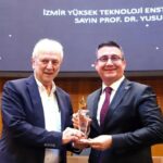 İYTE'nin 'üniversite-sanayi iş birliğine' EBSO'dan 3 ödül 2 iytenin universite sanayi is birligine ebsodan 3 odul 8961f64c590e