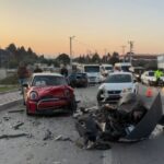 izmirde uc aracin karistigi zincirleme kaza 3 yarali d344b57922cd