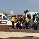 kamyonet ile ekmek dagitim araci carpisti 6 yarali dd8426d74ec0