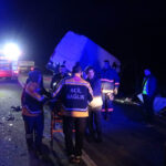 kamyonet tira arkadan carpti 2 olu 1 yarali 4825de0db5c3