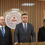 kaymakamlik binasinda ates acip kendini odaya kilitledi 3 8ca103ca6896