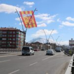 kayseride kentin farkli noktalarina kayserispor bayraklari asildi 3204c39329a5