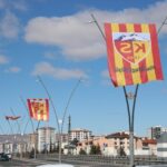 kayseride kentin farkli noktalarina kayserispor bayraklari asildi a08807fcaaea