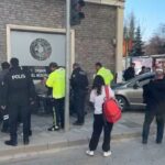 kirmizi isikta duran araca carpan otomobil yayalarin arasina daldi 5 yarali 0334715a0bb3