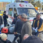 kirmizi isikta duran araca carpan otomobil yayalarin arasina daldi 5 yarali 44406aad6a36