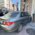 kirmizi isikta duran araca carpan otomobil yayalarin arasina daldi 5 yarali d63fe71f60d3