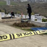 mezarlikta defin sirasinda husumetlisini tabancayla yaraladi 2a416e32e056