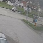 otomobil ile hafif ticari aracin kavsakta carpistigi kaza kamerada 040bc236361e