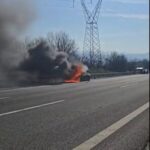 otoyolda otomobil alev alev yandi a67c57bae771