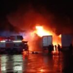 park halindeki 2 tir alev alev yandi 0930d0a111ce