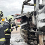 park halindeki tir yandi sofor dumandan etkilendi c6fedd3bdb3c