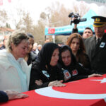 sehit binbasinin cenazesi ispartada topraga verildi 2 cb25bbeaef2a