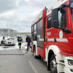 seyir halindeki otomobil yandi surucu son anda kurtuldu b8a7eb60aa9c