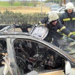 seyir halindeki otomobil yandi surucu son anda kurtuldu ee69a1eb5c64