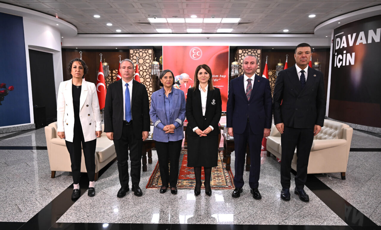 Siyasi partiler bayramlaştı 5 siyasi partiler bayramlasti 305c7f0dd84f