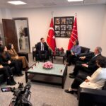 Siyasi partiler bayramlaştı 3 siyasi partiler bayramlasti 984be6c790a4