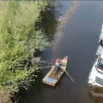 suyla dolan yolda mahsur kalan tir soforu sandalla kurtarildi f5ee97a9404a