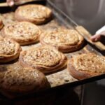 Tahinli pide ve simit ile sahur yapmak için saatlerce sıra beklediler 2 tahinli pide ve simit ile sahur yapmak icin saatlerce sira beklediler 199b204d56b8