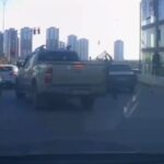 tartistiklari kisinin otomobiline sopa ve sandalyelerle zarar verdiler 5cb0c7521ee6